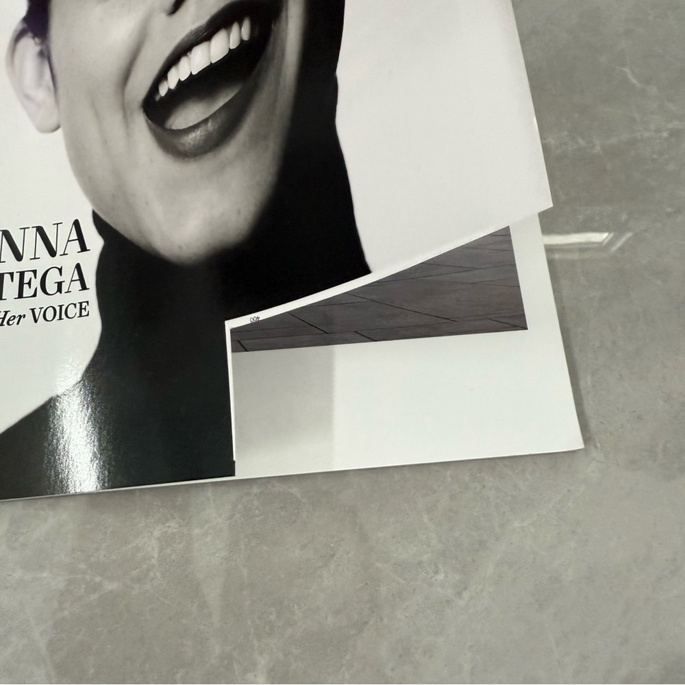 Harper's Bazaar 6 Magazine Bundle - Jenna Ortega, Dua Lipa, Cynthia Erivo - Picture 8 of 16
